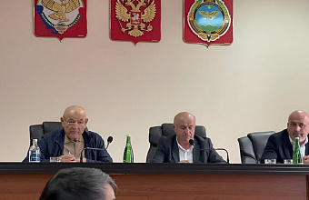 Заседание районного Собрания депутатов прошло в Дахадаевском районе