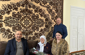 В Кумторкалинском районе труженикам тыла вручили юбилейные медали к 80-летию Победы