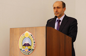 Глава Кайтагского района Алим Темирбулатов отчитался перед депутатами об итогах деятельности за 2024 год