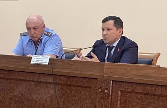 В Дагестане состоялась рабочая встреча судебных приставов и налоговиков