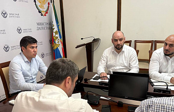 В Минстрое Дагестана обсудили готовность новых школ к учебному году