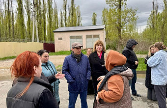 Депутаты от «Единой России» встретились с жильцами многоквартирного дома