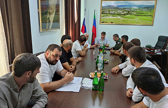 Врио главы Карабудахкентского района встретился с участниками СВО