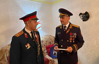 Глава Миннаца РД Энрик Муслимов навестил бывшего узника концлагеря Евгения Якимца