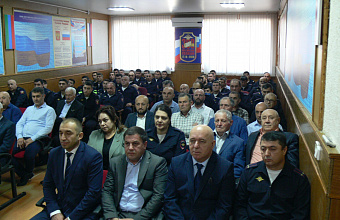 Врио главы Магарамкентского района поздравил сотрудников МВД с профессиональным праздником