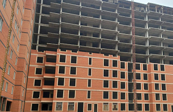 Застройщик в Махачкале незаконно построил лишние четыре этажа и продал квартиру