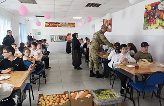 Воспитанникам Карабудахкентской специальной школы-интерната участники СВО передали продукты