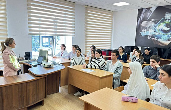 В Дербенте для учеников одной из школ провели «Урок цифры»