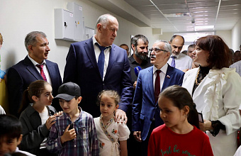 Абдулмуслим Абдулмуслимов поздравил работников дошкольных учреждений Дагестана с профессиональным праздником