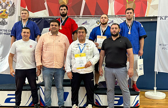 Дагестанский борец на поясах победил на Кубке России