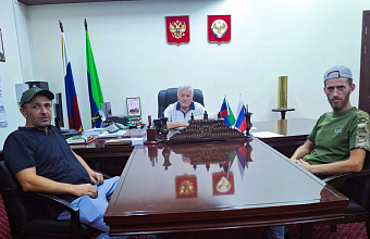 Глава Гумбетовского района Галип Галипов встретился с участниками СВО