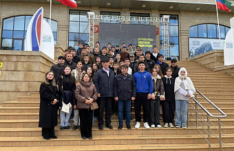 Делегация Табасаранского района посетила передвижную выставку трофейной натовской техники в Махачкале