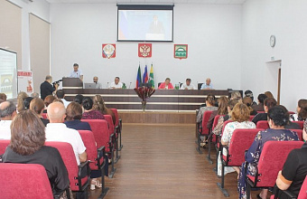 В Сулейман-Стальском районе состоялось августовское совещание работников учреждений образования