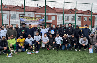 В Сулейман-Стальском районе провели турнир по футболу памяти кавалера ордена Мужества Роберта Казиахмедова