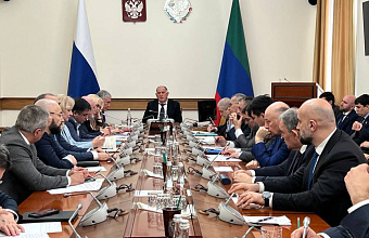 Абдулмуслим Абдулмуслимов открыл совещание об организации антикоррупционной деятельности в органах исполнительной власти РД