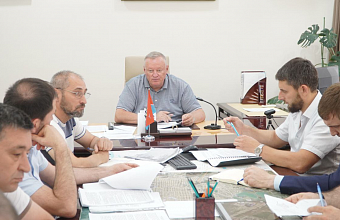 Глава Каспийска провел инвестиционное совещание с сотрудниками администрации