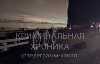 Фура столкнулась с двумя легковушками в Дагестане, погиб один человек
