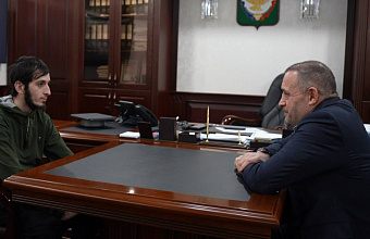 В Хасавюрте состоялась встреча главы города с жителем, отправляющимся в зону СВО