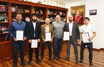 Сажид Сажидов встретился с чемпионами мира по ушу-саньда