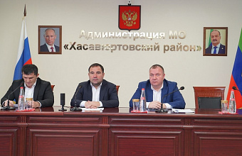 Глава Хасавюртовского района провел совещание по вопросам срочной, а также контрактной службы