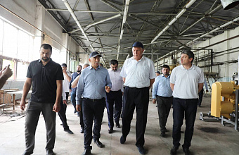 Абдулмуслим Абдулмуслимов осмотрел ход модернизации Чиркатинского завода в Гумбетовском районе