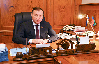 Заур Аскендеров поздравил депутатов и муниципальных служащих с Днем местного самоуправления