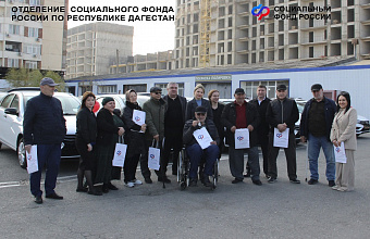В Дагестане пострадавшим на производстве вручили автомобили