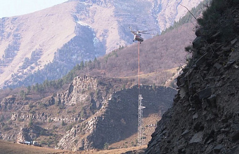 «Россети СК» используют вертолет для установки опор ЛЭП в высокогорном Дагестане