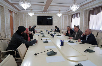 Глава Хасавюрта Корголи Корголиев выслушал обращения жителей в рамках приема граждан