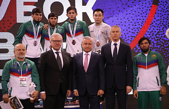 Сергей Меликов поздравил дагестанских борцов с триумфом на турнире в Красноярске