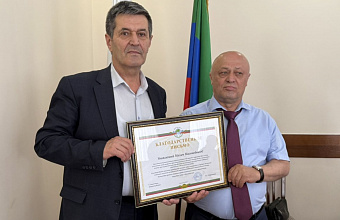 Фонд «Все вместе» вручил благодарственное письмо главе города Буйнакска