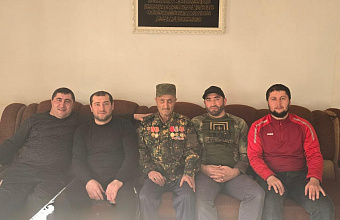 Участники СВО навестили ветерана Афганской войны