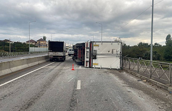 В Дербентском районе из-за ДТП временно ограничили движение по ФАД «Кавказ»