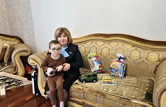 Депутат Эльмира Абиева приняла участие в благотворительной акции «Ёлка желаний»