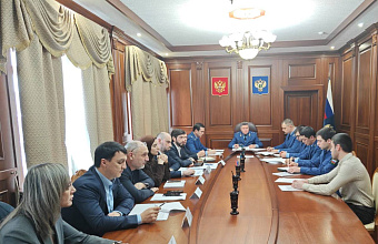 Виктор Эпп провел личный прием граждан по проблемным вопросам в сфере ЖКХ