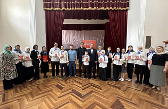 Активистам Движения Первых вручили первые паспорта в Буйнакске