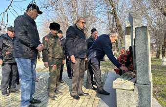 Церемония возложения цветов к подножию памятника воинам-интернационалистам прошла в Тарумовском районе