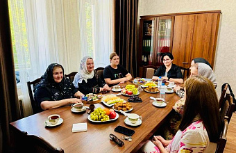 Союз женщин Новолакского района помог в сборе новогодних подарков для детей Донбасса