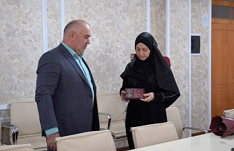 В Хасавюрте вручили орден Мужества семье погибшего военнослужащего Нухбега Омарова