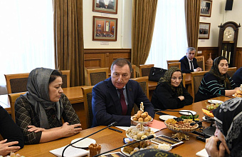 Спикер парламента Дагестана встретился с матерями участников СВО