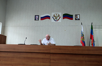 Еженедельное аппаратное совещание прошло в Карабудахкентском районе