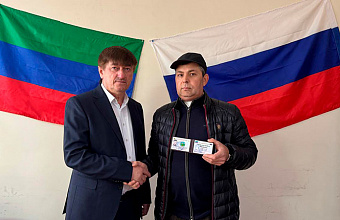 В Цунтинском районе новым депутатам вручили удостоверения