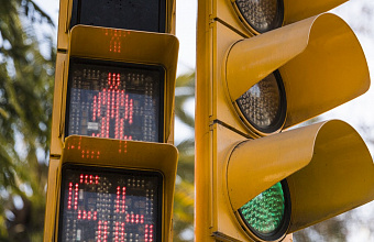 В Махачкале началась установка современных светофоров с табло обратного отсчета