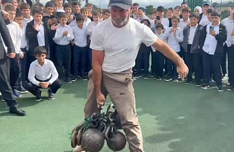 Дагестанец одним пальцем поднял 140 кг и побил мировой рекорд