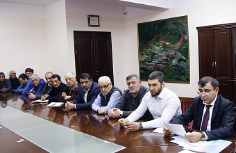 Встречу с главами сёл по вопросам популяризации военной службы по контракту провели в Гумбетовском районе