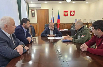 Глава Буйнакска обсудил поддержку участников СВО с координатором Благотворительного фонда «Всё для Победы»