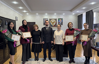 Учителей Южно-Сухокумска наградили благодарственными письмами