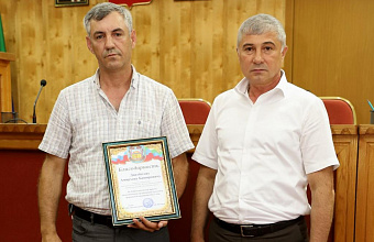 Глава Кизлярского района провел еженедельное аппаратное совещание