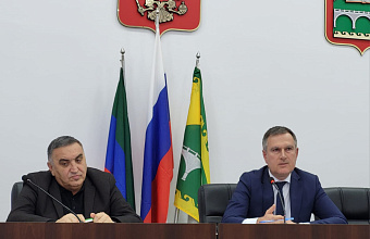 В Сулейман-Стальском районе прошло расширенное обсуждение темы патриотического воспитания школьников