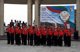 День Конституции Дагестана в Дербенте отметили праздничным концертом